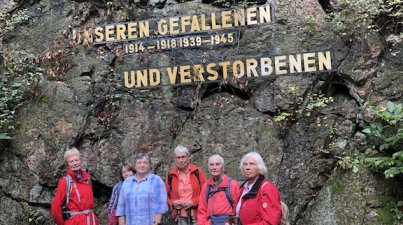 Wanderung zum Ehrenmal/Borstein