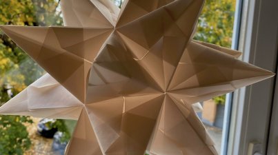 Bascetta Stern
Er besteht aus 30 gefalteten Modulen, die
ineinandergesteckt werden.